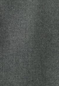 Tissu texturé gris foncé avec un tissage subtil, présentant un motif uniforme et un léger éclat à la surface. Pas d'ornements notables.