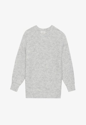 Pull en maille gris clair à col rond, à manches longues, avec des bords-côtes aux manches et à l'ourlet. Fabriqué en tissu doux et texturé.