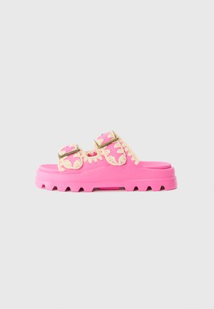 Pool slides - fux