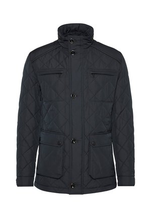 Dunkelblaue gesteppte Jacke mit hohem Kragen, vier Fronttaschen – zwei mit Reißverschluss versehene Brusttaschen und zwei mit Knopfverschluss versehene Klappentaschen – sowie Knopfverschluss.