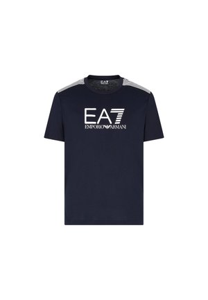 Marinblå bomulls t-shirt med kort ärm, prydd med en vit EA7 Emporio Armani-logga och randiga grå detaljer på axlarna.
