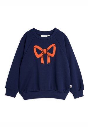 Sweatshirt bleu marine avec un col rond et des manches raglan, présentant un graphique de nœud orange sur le devant. Tissu doux et texturé.