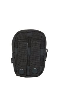 Musta nylon-tilapussi vetoketjulla, jossa on vaakasuora webbing ja kaksi suurta napinläpeä turvalliseen kiinnittämiseen. Kompakti muotoilu.
