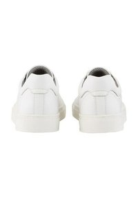 Weiße Sneakers mit einer glatten Lederoberfläche, runder Zehenpartie und gepolstertem Schaft. Texturiertes Gummisohle und Mesh-Futter.