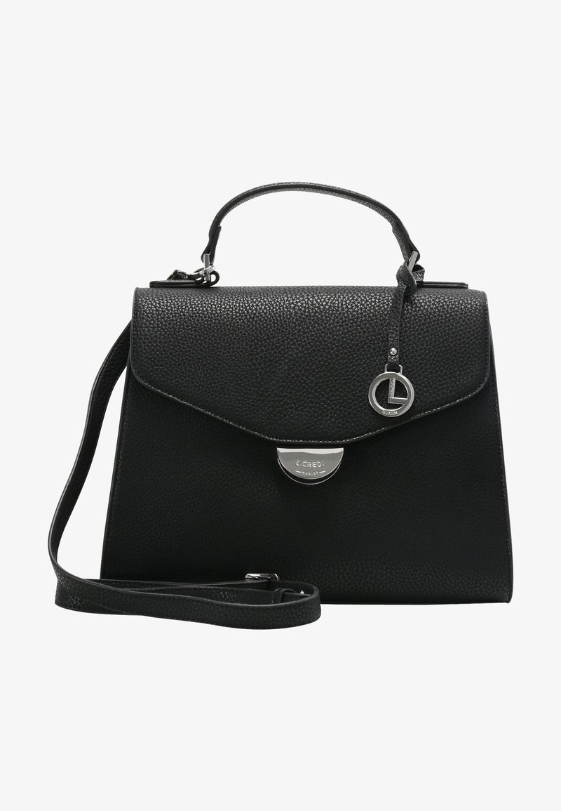 Sac à main en cuir noir texturé avec poignée supérieure, bandoulière amovible, fermeture à rabat et breloque logo circulaire argentée.