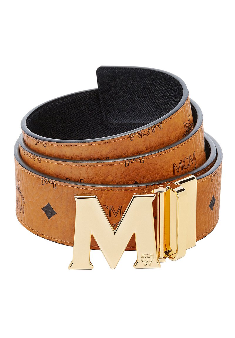 Ceinture en cuir tan avec un motif MCM en relief, dotée d'une boucle en métal doré en forme de lettre "M". Doublure intérieure noire.