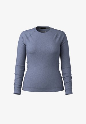 Damski sweter z długim rękawem, dopasowany, z dekoltem okrągłym w melanżowym niebieskim kolorze, z minimalnymi detalami szwów i subtelnym logo przy dolnym brzegu.