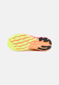 New Balance FRESH FOAM X 1080 V13 - Tenisice za cestovno trčanje - bleached lime glo