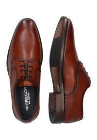 Bruine leren nette schoenen met een gladde afwerking en zachte accenten. Voorzien van zwarte voering, vetersluiting en houten hakdetail.