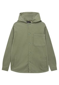 Camisa chaqueta de algodón verde con capucha, cierre delantero de botones, un bolsillo en el pecho y bolsillos laterales. Textura suave y corte relajado.