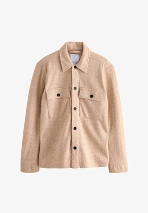 Beige knapjakke lavet af blødt stof, med to brystlommer, sorte knapper og et klassisk kravedesign.