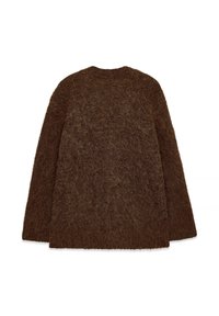 Rjavi puhasti pulover z dolgimi rokavi, narejen iz mehkega, teksturiranega pletenega materiala, prikazan zadaj na belem ozadju.