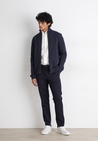 Thumbnail Image 3