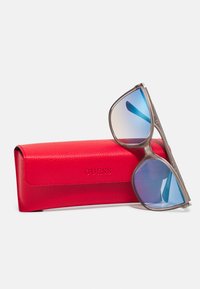 Guess Sončna očala - shiny beige / blu mirror