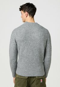 Wrangler LONG SLEEVE CABLE REGULAR FIT - Strickpullover - grey heather