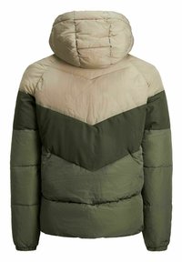 Jacket ocieplana z kapturem, o wzorze w blokach kolorystycznych w jasnym beżu i ciemnej zieleni. Teksturowany materiał z wzorem w zygzak oraz elastycznymi mankietami.