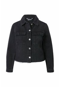 Svart denimjacka med en kortad design, silverknappar, två bröstfickor och fransade kantkanter. Strukturerat tyg med klassisk krage.