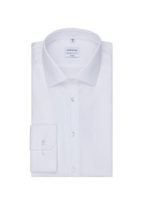 Camicia da uomo bianca, piegata ordinatamente con colletto appuntito e polsini abbottonati, con etichetta "seidensticker X-SLIM" all'interno del colletto.
