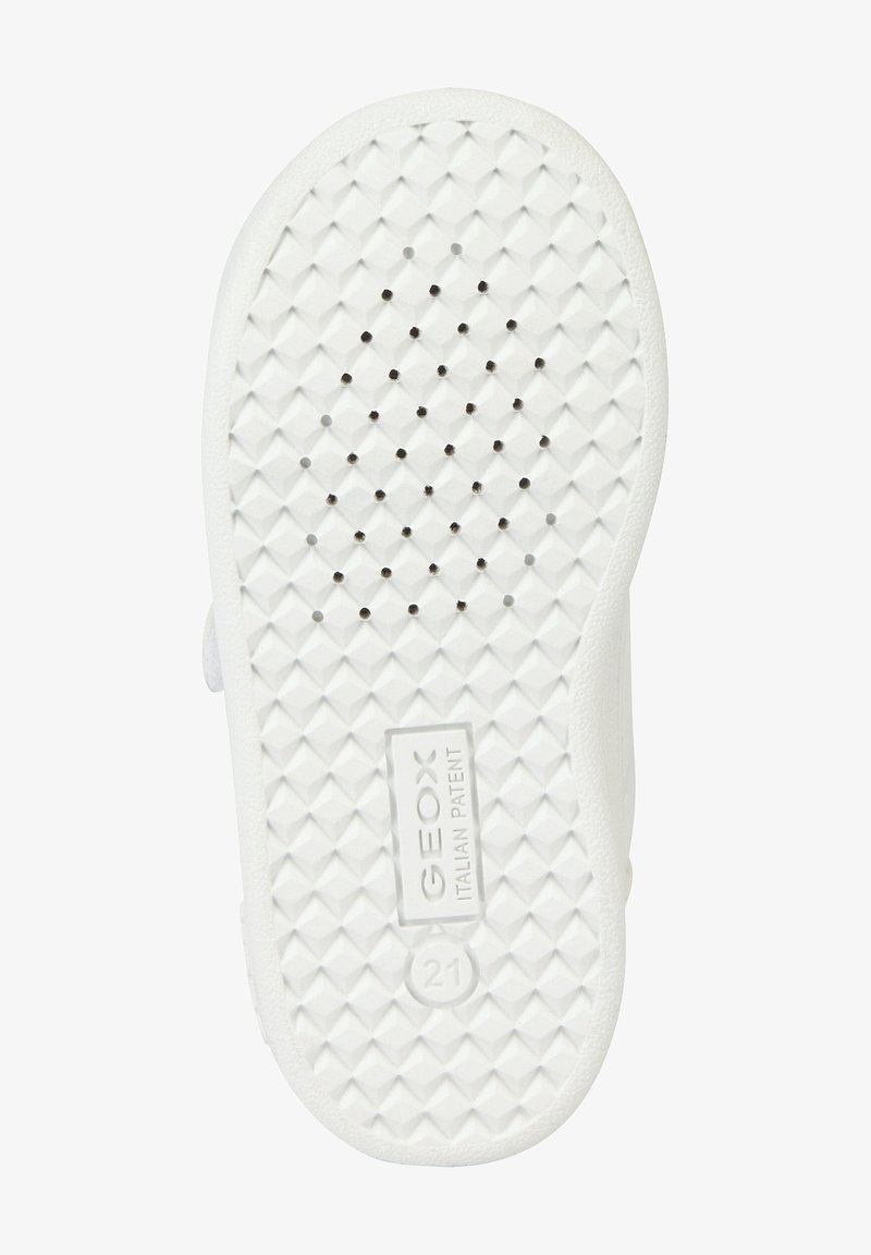 Semelle de chaussure en caoutchouc blanc avec motif en losanges, trous de ventilation ronds, texte "GEOX BREVET ITALIEN" et taille "21" visible.