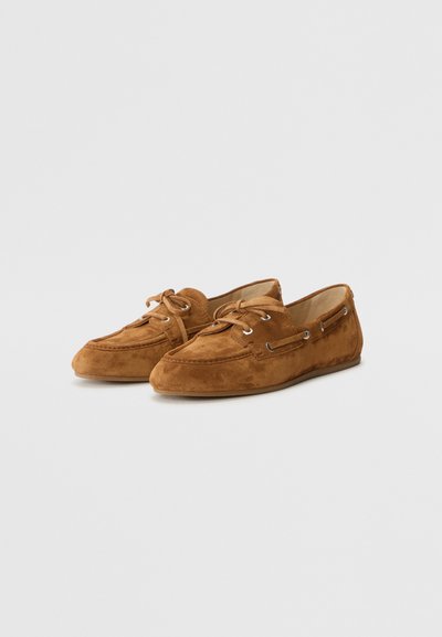 Stuart Weitzman TINSLEY MOCCASIN - Παπούτσια για σκάφος - doe