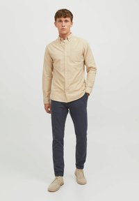 Jack & Jones JPSTMARCO JJWINTER LC - Chino - dark grey