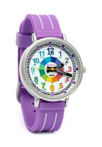 Montre en silicone violet avec un boîtier circulaire en acier inoxydable. Le cadran coloré présente des chiffres dans des teintes variées, des aiguilles des heures et des minutes, ainsi qu'une étiquette quartz.