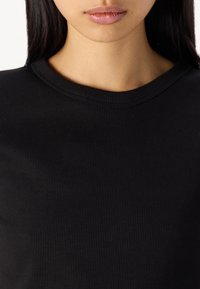 Calvin Klein Jeans LABEL FITTED TEE - Tricou basic - black