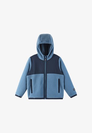 Fleecová bunda svetlomodrej farby s námorníckymi akcentmi, vybavená kapucňou, zipsom, prednými vreckami a textúrovanou tkaninou.