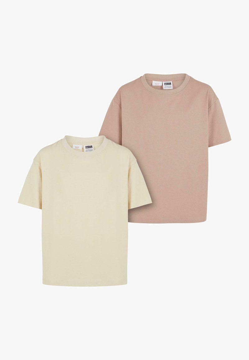 Két rövid ujjú póló bézs és világos rózsaszín színben. Puha anyagból készültek, klasszikus kerek nyakkivágással és laza fazonnal. Nincsenek látható minták vagy díszítések.