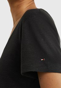 Tommy Hilfiger T-shirt basic - black