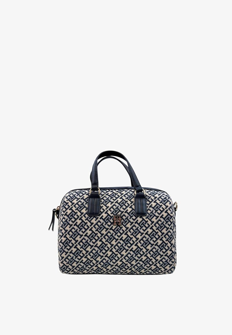 Borsa a mano beige e navy con motivo, manici superiori doppi, placca con logo dorato e texture liscia. Presenta una chiusura con zip e una forma strutturata.