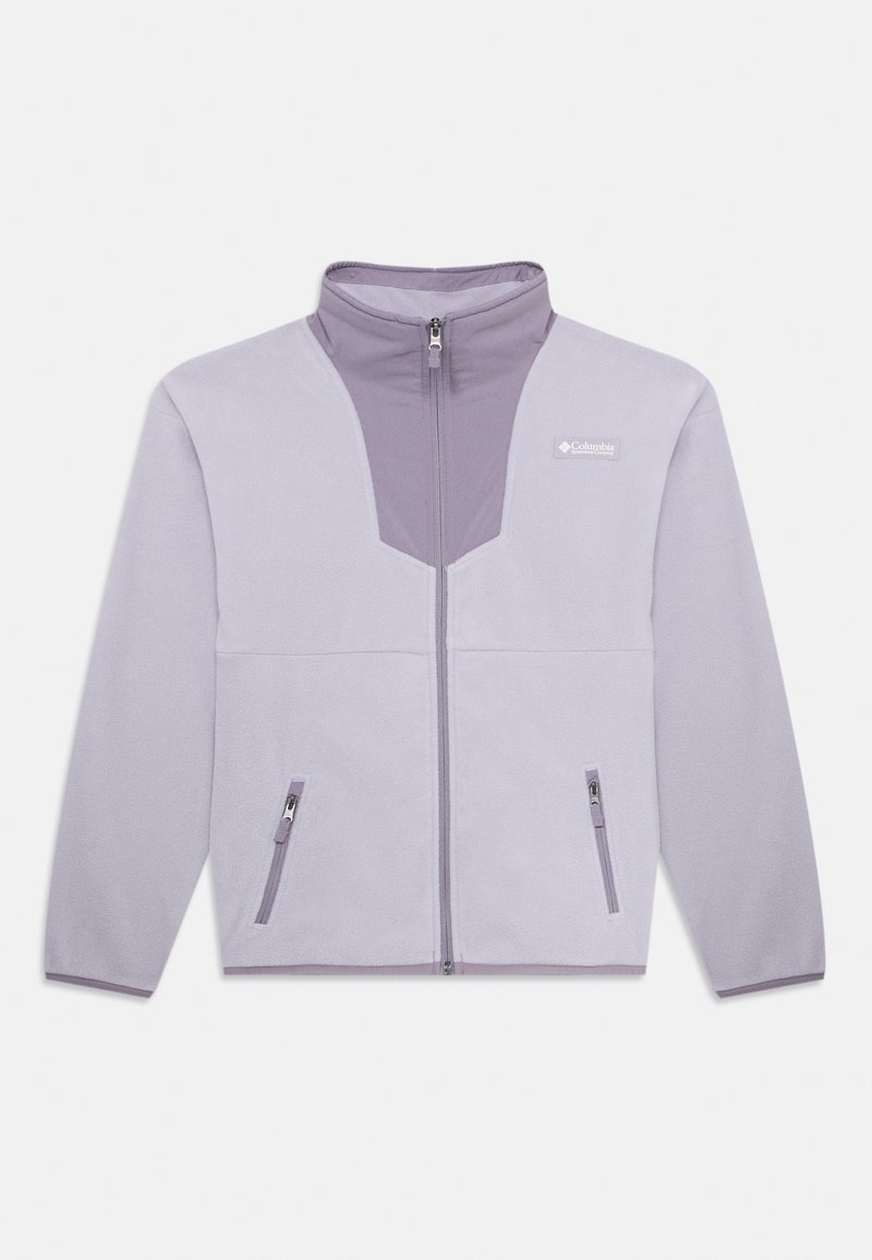 Ανοιχτό μωβ φλις μπουφάν με ψηλό γιακά, μπροστινό φερμουάρ και δύο πλευρικές τσέπες. Διαθέτει αντίθετη σχεδιαστική λεπτομέρεια στο στήθος.