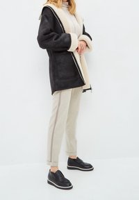Cesare Gaspari Botines bajos - black