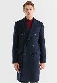 Pako Lorente - Klasyczny płaszcz