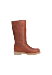 Bota de cuero marrón hasta la rodilla con una superficie texturizada, suela de goma plana y detalles de costura mínimos a lo largo de los bordes.