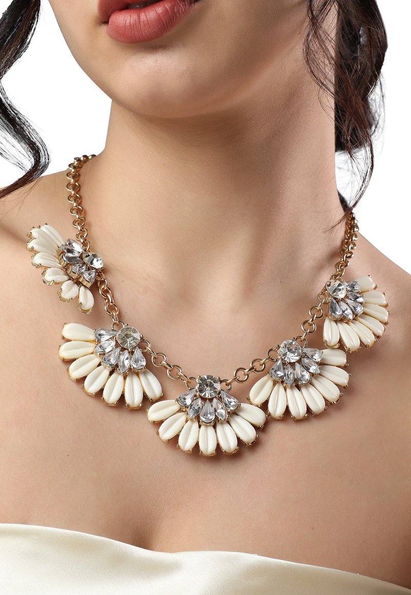 Collier Fantaisie Chic - Modèle Design (132-25/A2-68) - Bijou De Seconde Main En Bon état