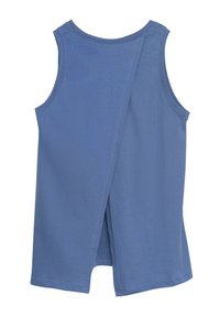 Niebieski bezrękawnik z warstwowym, nakładającym się na siebie wzorem na plecach i okrągłym dekoltem.