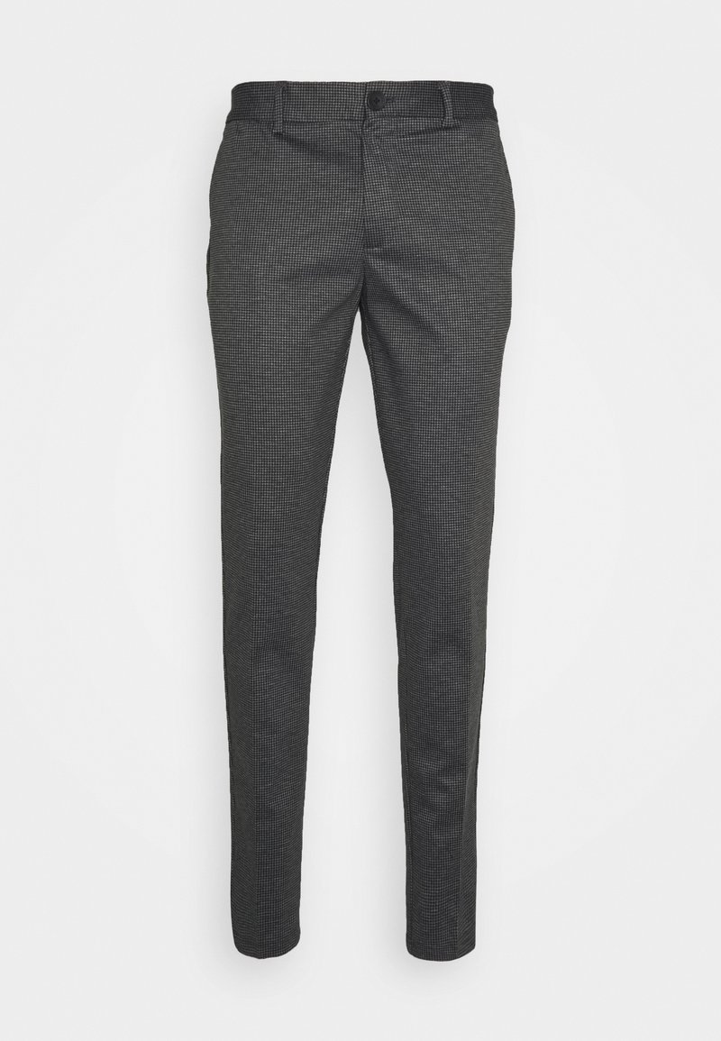 Pantalon habillé slim gris foncé avec un motif à carreaux discret, fermeture à bouton et zip sur le devant, et passants pour ceinture, présenté sur fond blanc.
