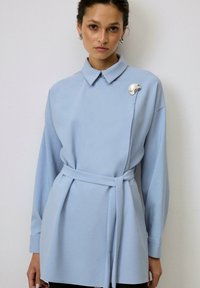 GOLD BUTTONS BELT WAIST - Cămașă - Blue