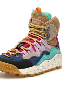 Scarponi da trekking con collo alto e design multicolore, realizzati in suede e materiali sintetici. Impermeabili, con suola robusta e lacci e dettagli vivaci.