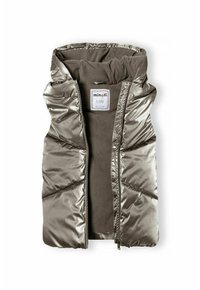 Gilet matelassé avec une finition métallique, doté d'un col montant, d'une fermeture éclair et d'une doublure en polaire douce dans une teinte neutre.