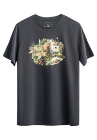 Korte mouwen antraciet t-shirt met een kleurrijk grafisch ontwerp en ingewikkelde illustraties van mensen en groen. Zacht katoenmateriaal.