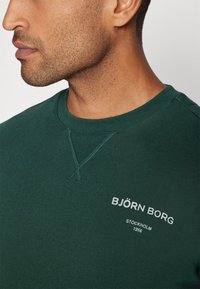 Björn Borg ESSENTIAL CREW - Melegítőfelső - pine grove