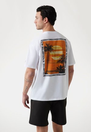OVERSIZED - Marškinėliai su spaudiniu - weiß