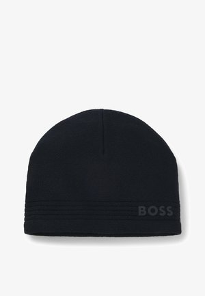 Sort strikket beanie med en struktureret finish, en tætsiddende form og ribbet detalje nær bunden. Prægede "BOSS" logo på siden.