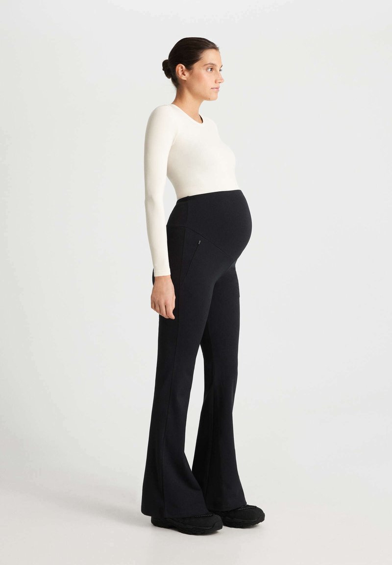 OYSHO Kalhoty black/černá Zalando.cz