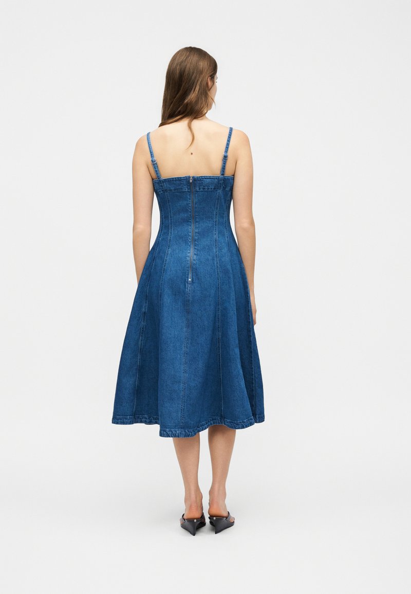 GAP Petite FIT FLARE DRESS BELL - Denim dress - light wash/light-blue denim - Zalando.ie GAP Petite FIT FLARE DRESS BELL - Denim dress - light wash/light-blue denim - Zalando.ie