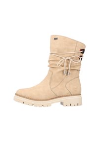 Bottine en daim beige à design lâche, bout rond, semelle en caoutchouc blanc contrastant et détail de lacet décoratif en haut.