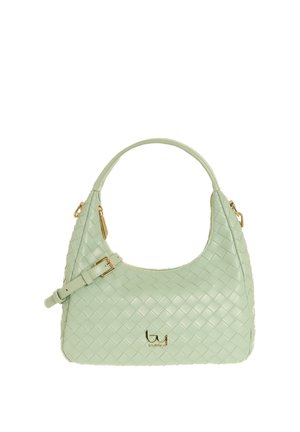 Borsa a tracolla in pelle intrecciata verde chiaro con manico curvo, tracolla regolabile, cerniera dorata e piccolo logo metallico sul davanti.