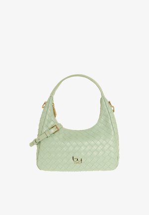 Borsa a tracolla in pelle intrecciata verde chiaro con manico curvo, tracolla regolabile, cerniera dorata e piccolo logo metallico sul davanti.